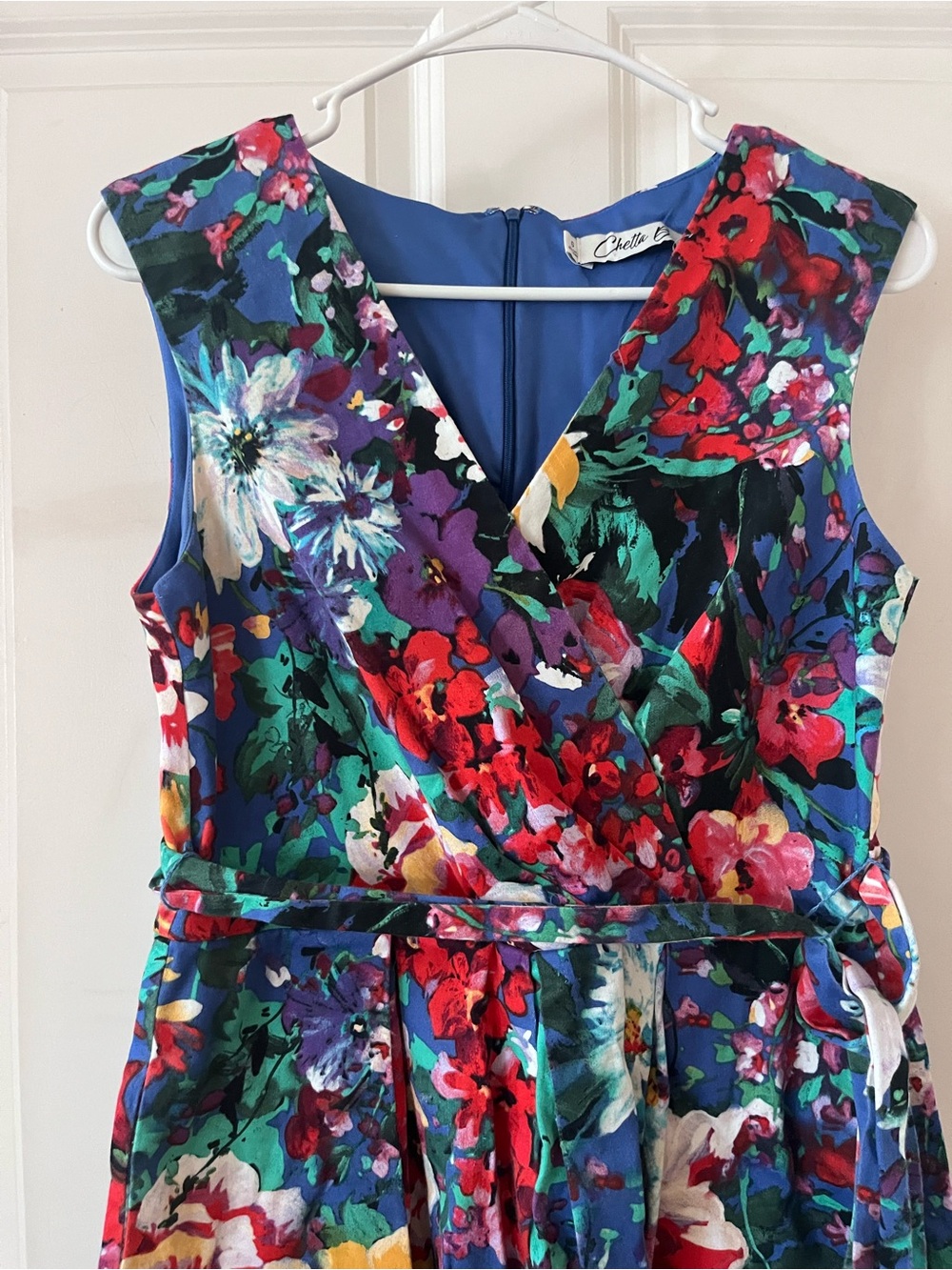 Sleeveless Floral V-Neck Dress in Multicolor by